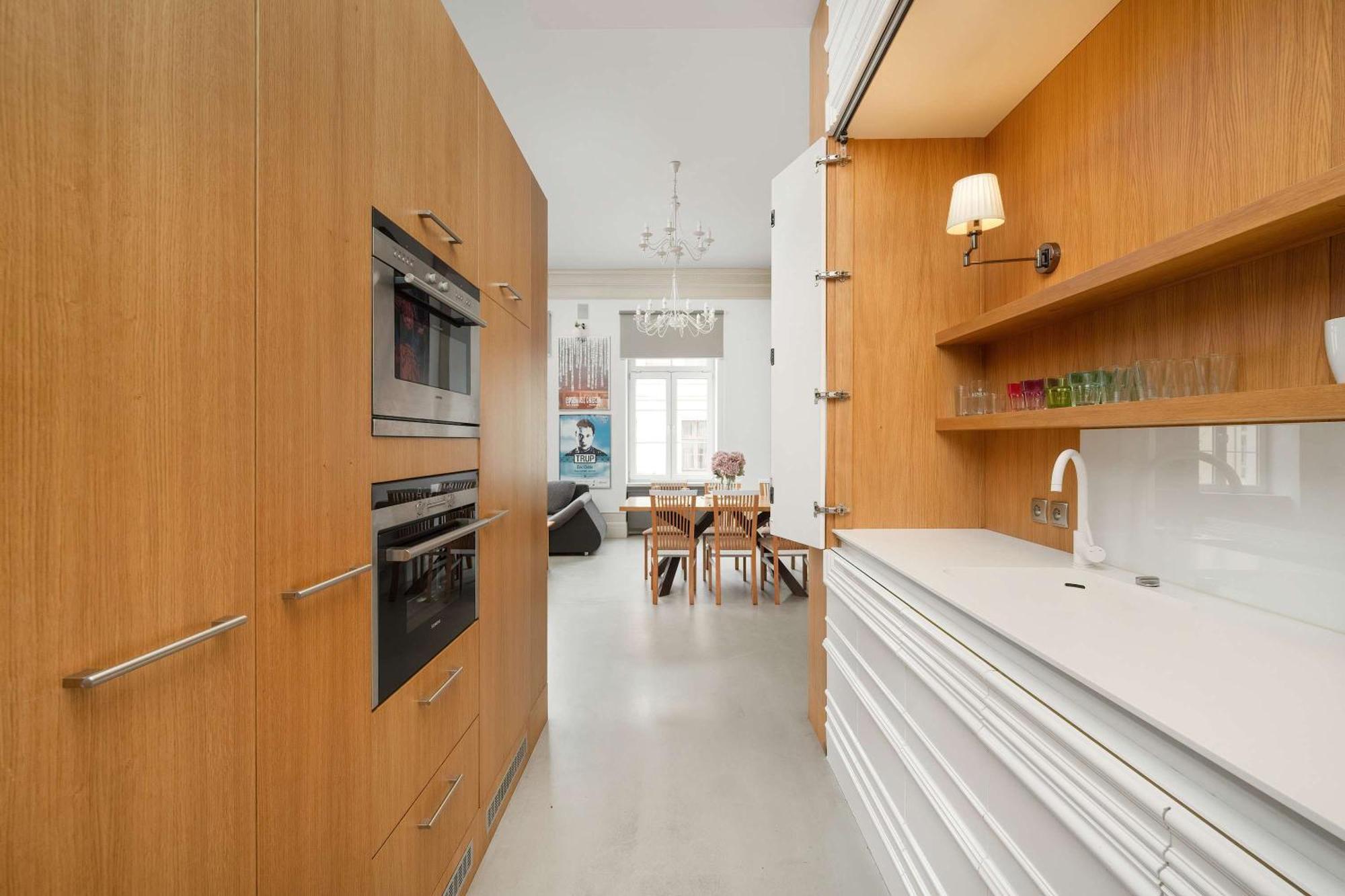 Unique And Bright Library Near Old Town In By Renters Апартаменти