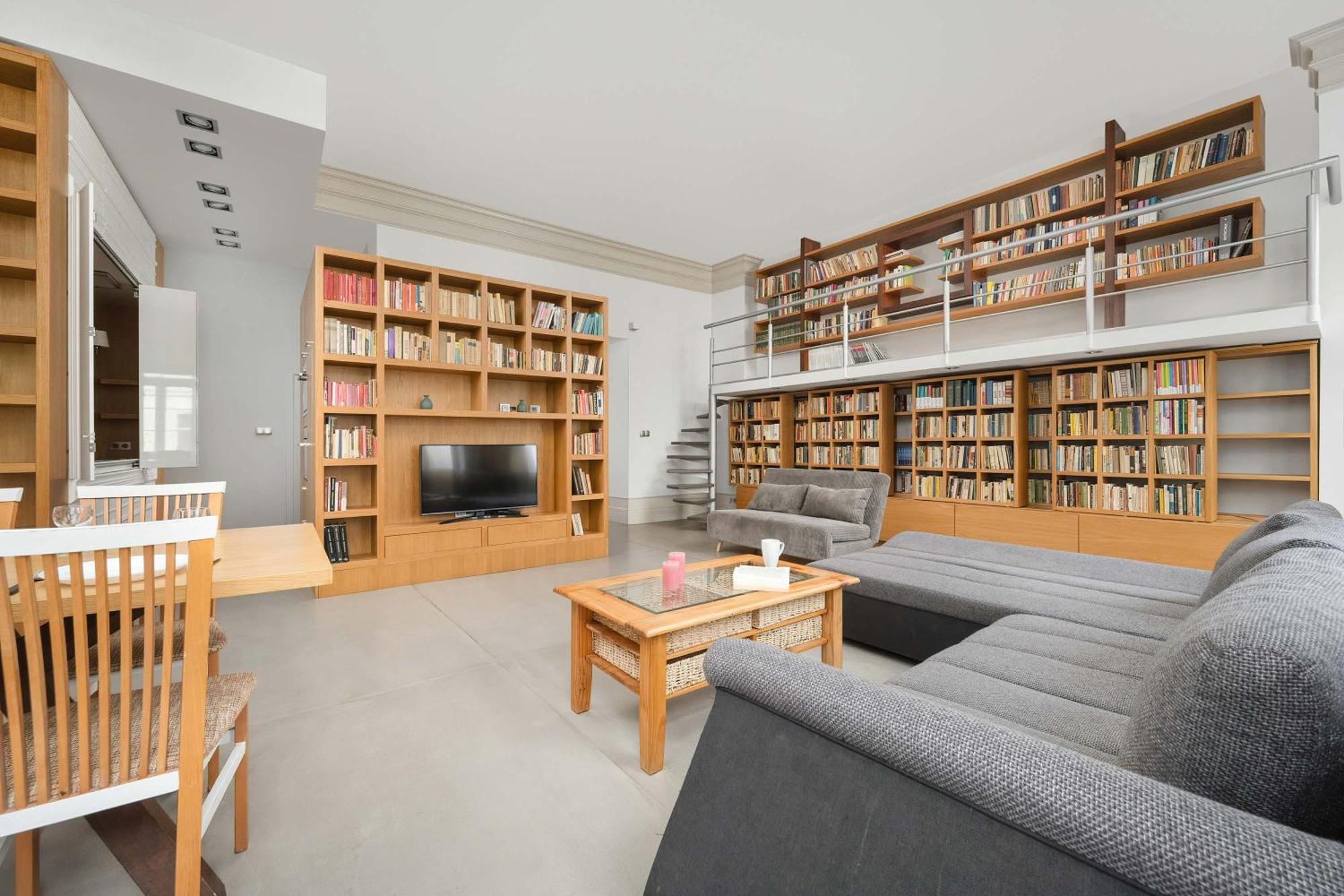 Апартаменти Unique And Bright Library Near Old Town In By Renters